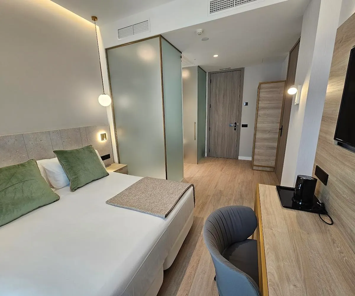 Hotel Malaga Vibes 3*,
