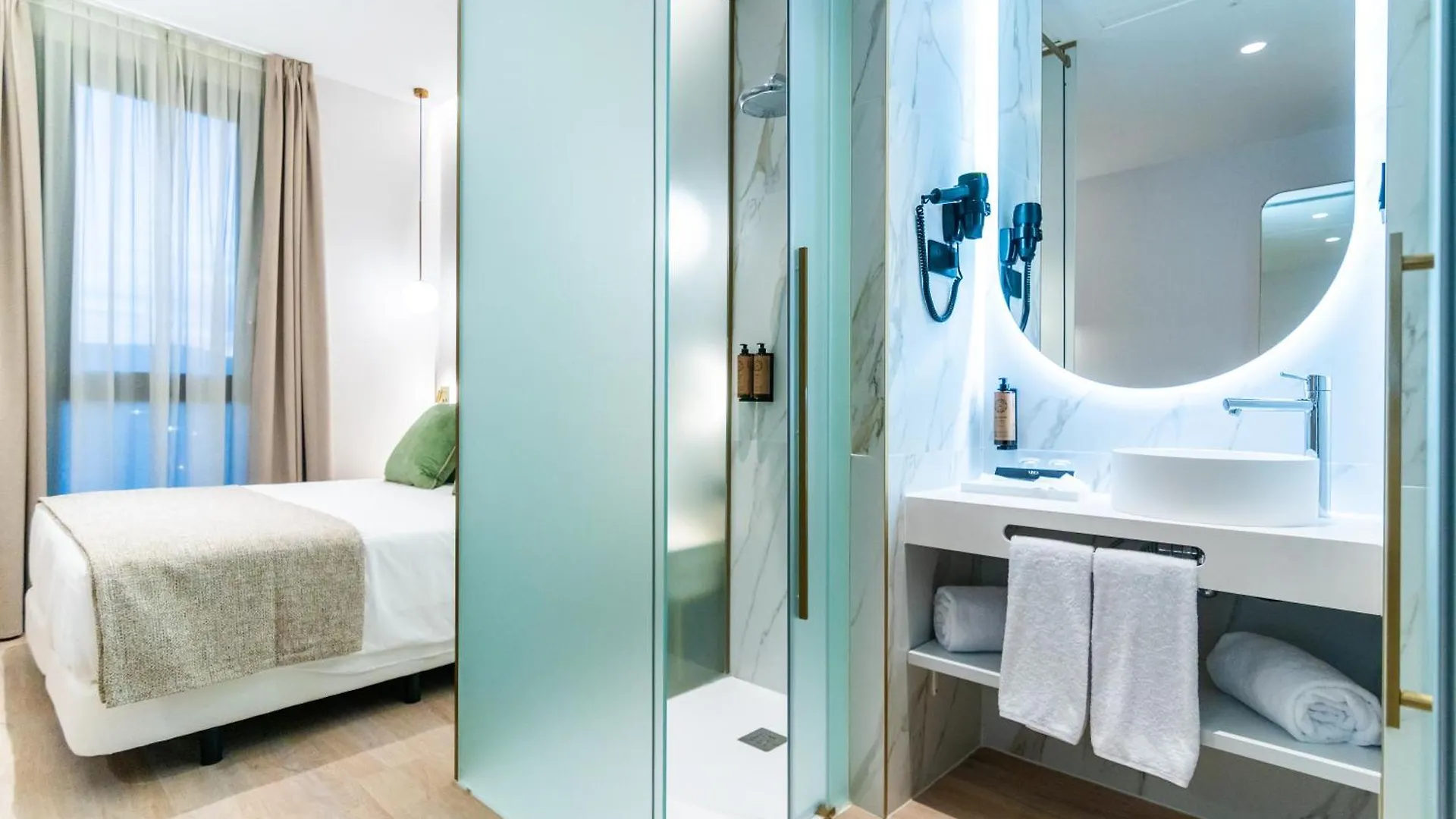Hotel Malaga Vibes 3*,