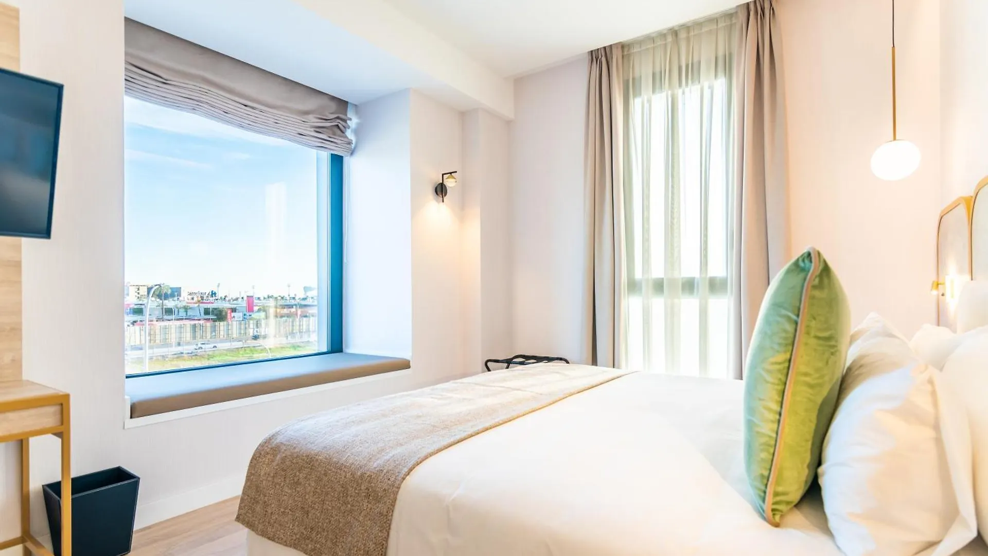 Hotel Malaga Vibes 3*,